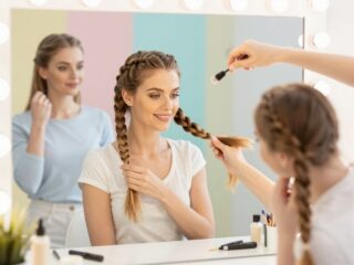 Különleges frizuraötlet a hétköznapokra: az átbújtatott copf lépésről lépésre