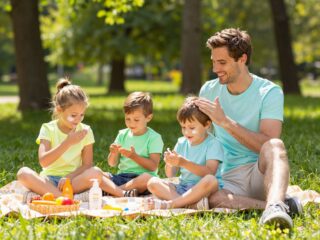 Mennyi napozás számít egészségesnek? Mire figyeljünk a D-vitamin és a bőrvédelem kapcsán?