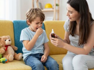 Nem mindegy, hogyan köhög a gyerek: útmutató a köhögéscsillapításhoz