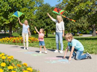 A 10 hetes kihívás: bevált praktikák és kreatív megoldások a nyári gyerekfelügyeletre