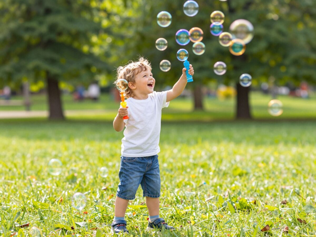 A buborékos játék 5 rejtett előnye, amiről eddig talán nem is tudtál