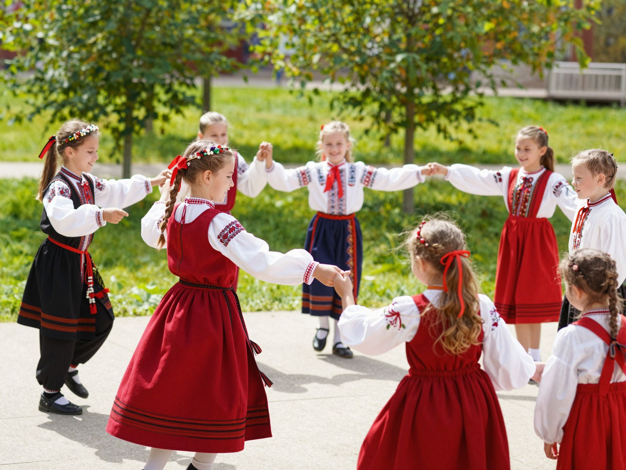 A folklór élményalapú tanításban ösztönzi a kreativitást.