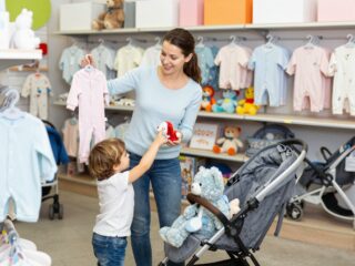 Használt babaholmik: mit érdemes másodkézből beszerezni és mit nem?