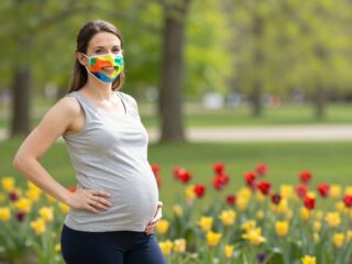 Hogyan védd magad a vírusoktól a várandósság alatt? A maszkviselés hatékonysága