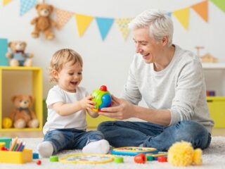 Mit vegyek a totyogónak? Kreatív és hasznos ajándékötletek, amiknek garantáltan örülni fog