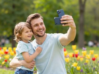 Sharenting: mikor válik veszélyessé, ha a gyerekedről posztolsz a közösségi médiában?