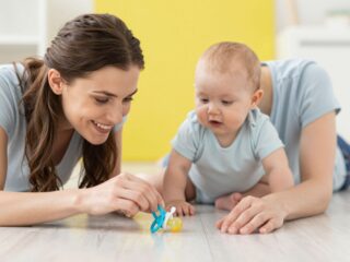 A 3 másodperces szabály babáknál: tényleg baj, ha a földre esett cumit visszaadom?