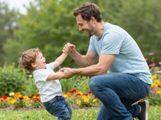 Apák, akik szívvel nevelnek: kötődés, empátia, közös rituálék