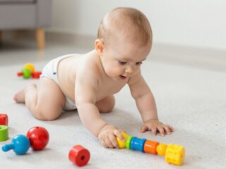 Csecsemő Mozgása a Második Negyedévben: Mit Tanul Meg Mozgásban 3-6 Hónaposan?