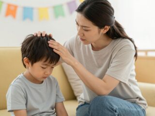 Mire figyeljünk, ha a gyerek beütötte a fejét? Az agyrázkódás veszélyei és kezelése