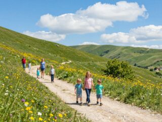 Nem kell hegyet mászni: 5 könnyű túraútvonal, amit a legkisebbek is élvezni fognak