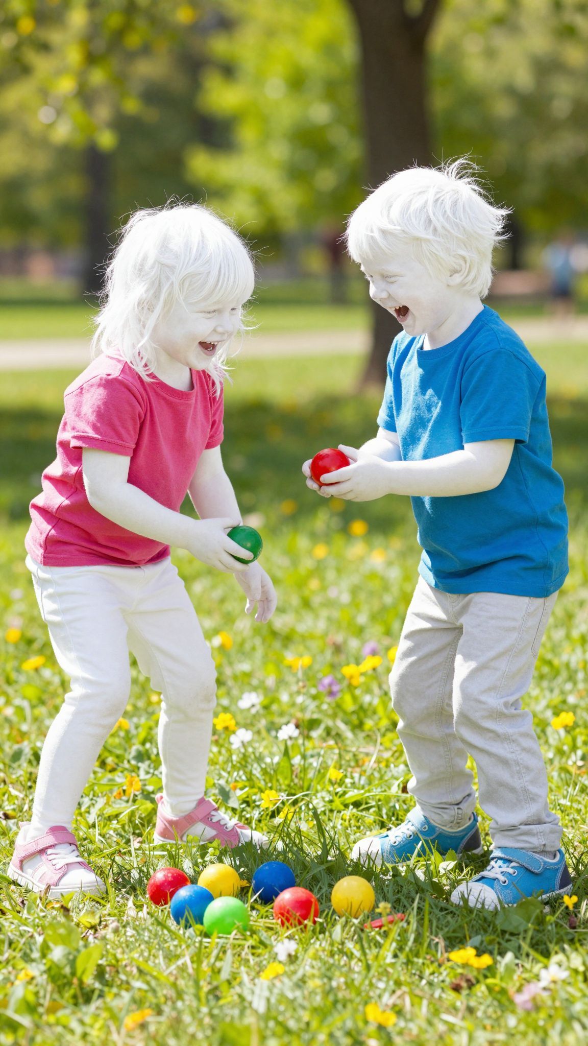 A játék ösztönzi a nonverbális kommunikáció fejlődését.