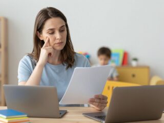 Az anyaság láthatatlan munkája: mi az a mentális teher és mit tehetsz ellenne?