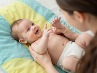 Egy hónapos csecsemő képességei és gondozása