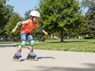 A rollerezés jótékony hatásai: egyensúly, koordináció és mozgásfejlődés