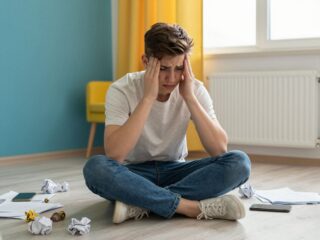 Hogyan ismerhetjük fel a figyelmeztető jeleket, ha egy kamasz erőszakra készül?