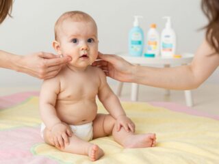 Miért száraz a baba bőre az arcán? Lehetséges okok és hatékony kezelési tippek