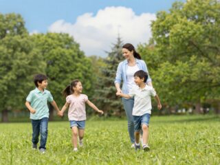 Nem kell tökéletesnek lenned, csak elég jónak: a felszabadító gyereknevelés 7 titka