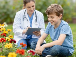 Remény a súlyos allergiával küzdő gyerekeknek: egy új kezelés forradalmasíthatja az életüket