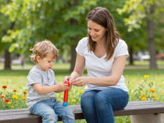 A koalaszülőség csapdája: jelek, hogy a gyereked önállóságának útjában állsz