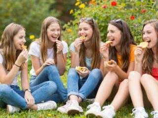 PMS kamaszlányoknál: tippek és természetes módszerek a premenstruációs szindróma enyhítésére