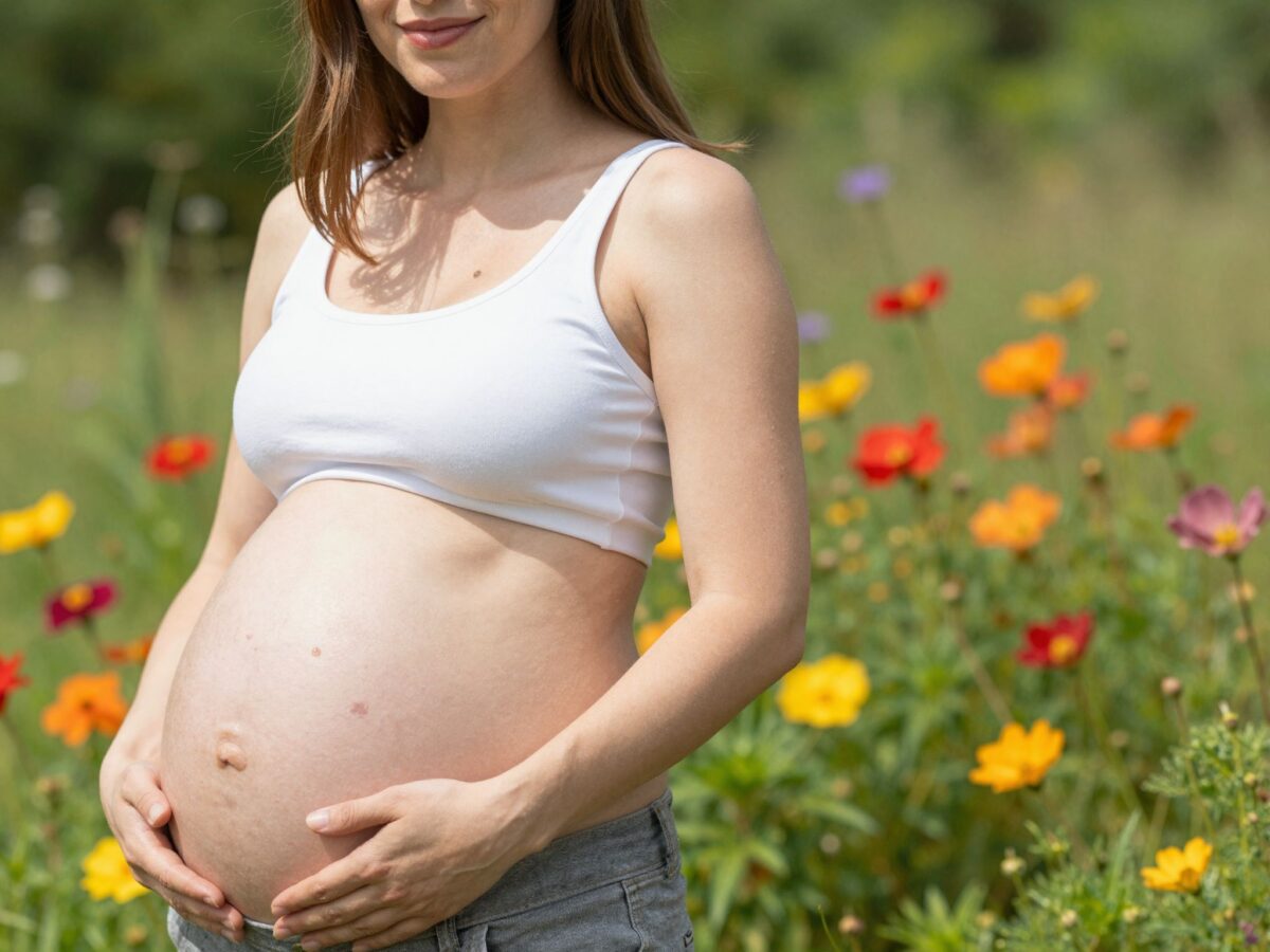 Miért jelennek meg új anyajegyek várandósság alatt? A hormonális változások hatása a bőrre