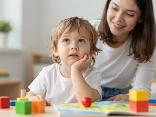 Miért kérdez annyit a gyerek? A kíváncsiság szerepe az intelligencia fejlődésében