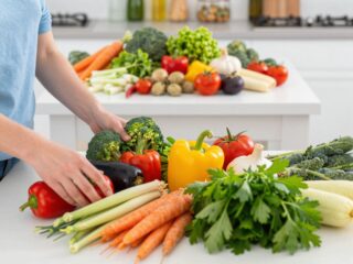 A húsmentes étkezés árnyoldalai: Hogyan lehet a vega étrend is egészségtelen?