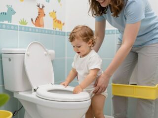 A teljes szobatisztaság felé: Tippek és trükkök, hogy a gyerek magabiztosan használja a vécét