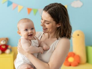 Az anyatej összetételének titka: így szabályozza a baba biológiai óráját