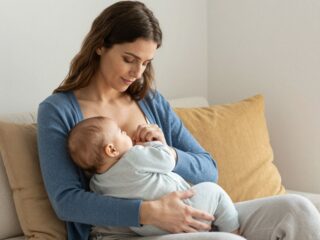 Fájdalmas csomók a mellben? Minden, amit a szoptatás alatti mellgyulladásról tudni kell