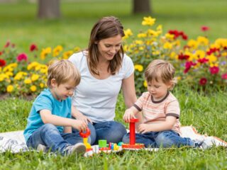 Hogyan lehet két gyereket egyformán szeretni? Anyai dilemmák és őszinte érzések