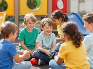 Hogyan válik a gyermek társas lénnyé? A szociális fejlődés állomásai