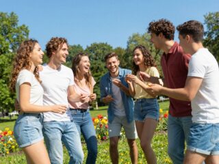 Keresztnevek jelentéssel: ezek a nevek a barátságot és a kedvességet szimbolizálják