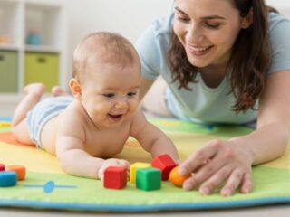 Miért fontos a „tummy time” és hogyan szerettesd meg a babával?