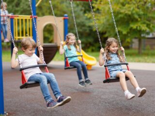 Több mint játék: a hintázás fejleszti az idegrendszert és az egyensúlyérzéket