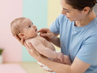 Aszimmetrikus tartás a csecsemőnél: a KISS-szindróma kezelése manuálterápiával