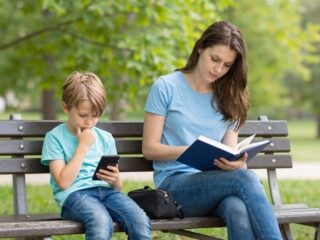 Miért beszélgetnek kevesebbet a gyerekek szüleikkel?