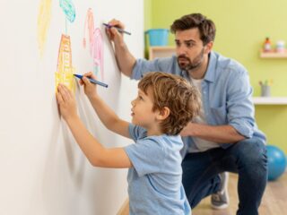 Összefirkálta a gyerek a falat? Mutatjuk a megoldást a makacs foltok ellen