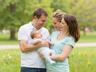 Idősebb korban szülni: milyen kognitív előnyökkel járhat a gyermek számára?