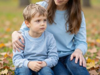 A gyász feldolgozása gyerekekkel: őszinteség és támogatás