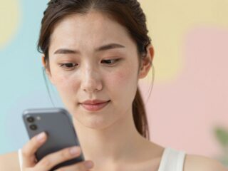 A „telefon-akne” létező jelenség: ezért lehet pattanásos a bőröd az arcod egyik oldalán