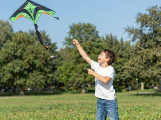 Az apai nevelés hatása a gyerek személyiségére: mit adhat egy apa, amit egy anya nem?