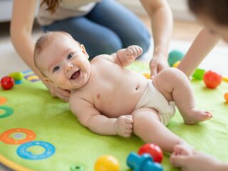 Hogyan fejlődik a baba négy hónapos korban – Teljes útmutató