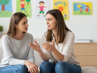 Hogyan kezeld, ha az óvónő panaszkodik a gyerekre? Kommunikációs tippek szülőknek