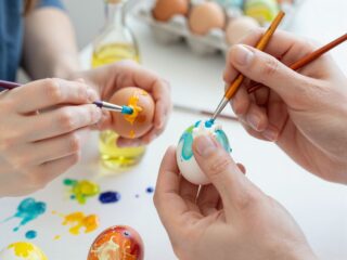 Márványos tojásfestés borotvahabbal vagy olajjal: melyik módszer a jobb?