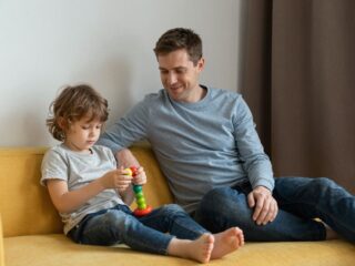 Mikor kezdődik a sötéttől való félelem és meddig tart? Félelemkezelési tanácsok