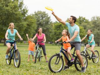 A legjobb közös edzésformák gyerekkel: mozgás, ami a család minden tagjának élmény
