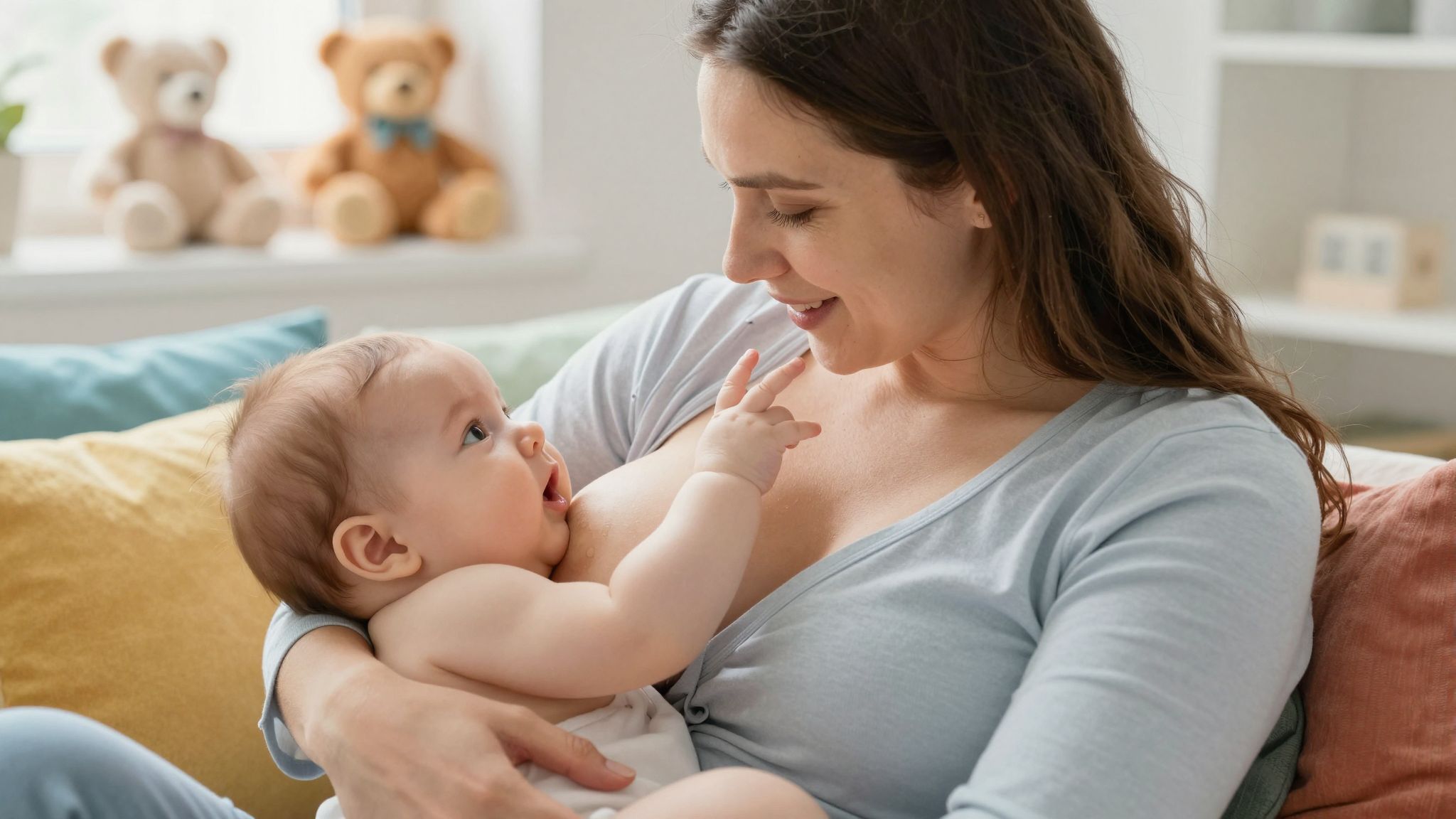 A kisujjak felfedezése erősíti a baba érzékszervi fejlődését.
