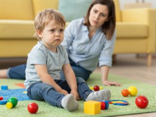 „Anyaaa, unatkozom!” – A nyafogás valódi okai és hatékony szülői reakciók